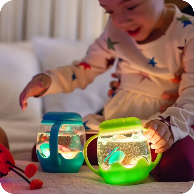 Glo-Pals-Mini-sloik-sensoryczny-swiecacy-do-napelnienia-woda-kolor-niebieski-polkabubu-9.webp