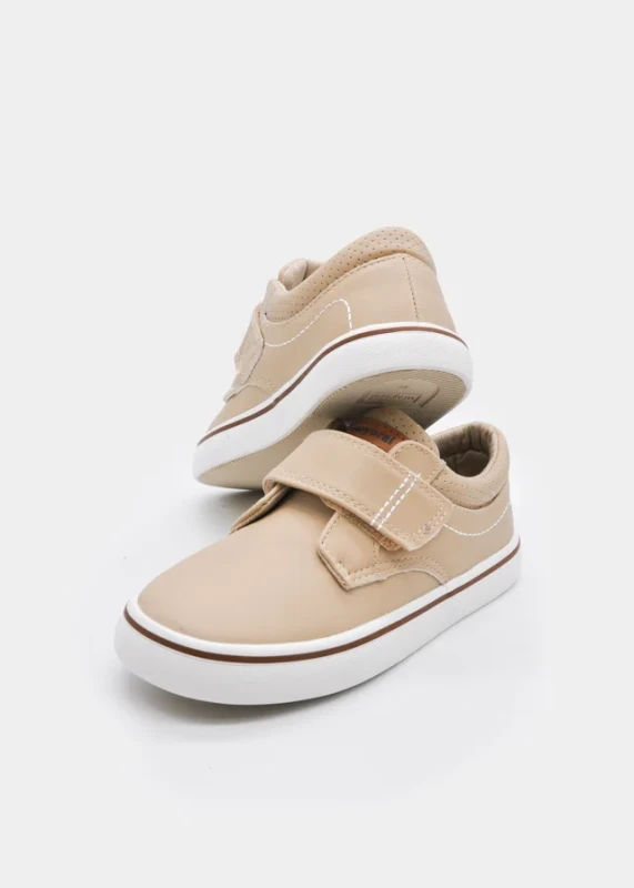 Piaskowe sneakersy chłopięce Mayoral – przód