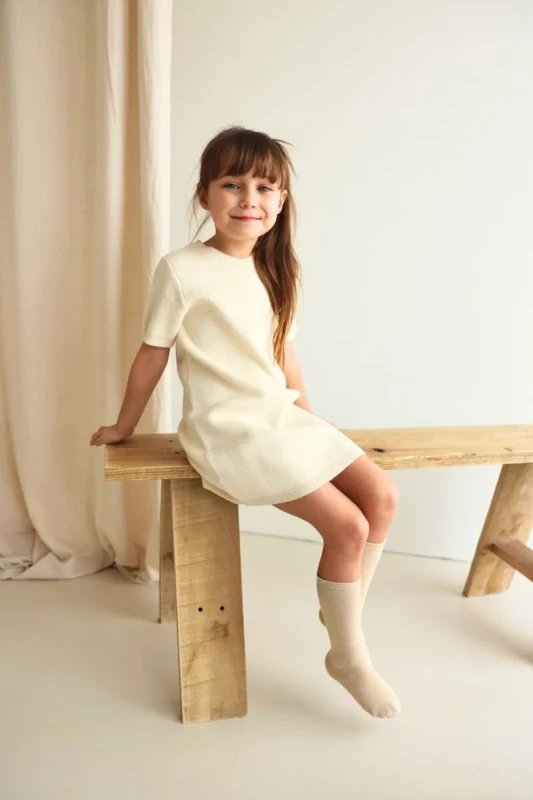 podkolanówki dziecięce basic beżowe Mama’s Feet w stylizacji