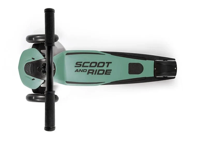 SCOOTANDRIDE-Highwaykick-5-LED-Hulajnoga-trojkolowa-balansowa-ze-swiecacymi-kolkami-5-Forest-polkabubu-6.webp