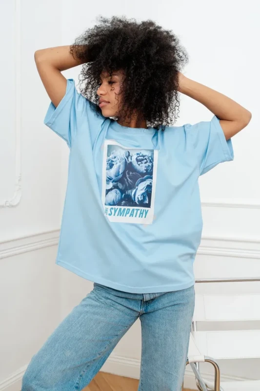 Niebieski t shirt damski Bopoco nadruk z przodu