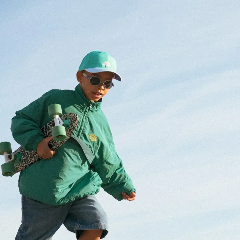 chłopiec ze skateboardem w okularach Ki ET LA Pop Tea Blackberry