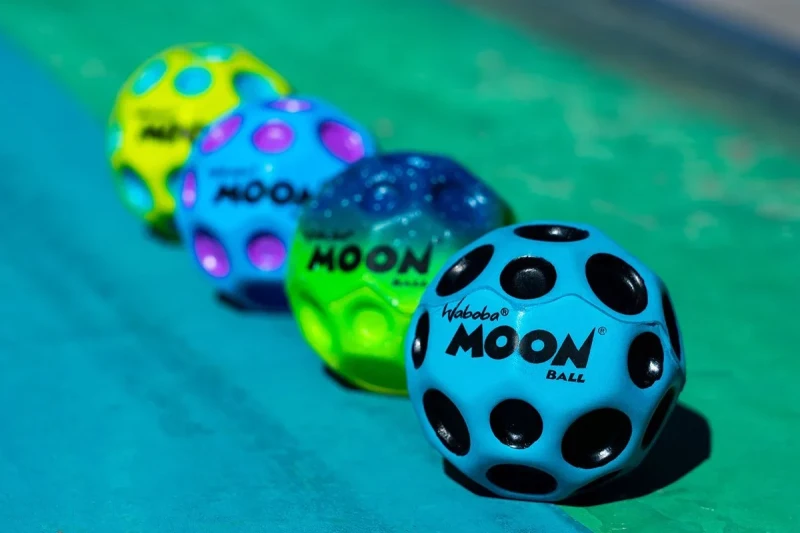 Piłeczka Gradient Moon Ball ocean green wśród innych modeli Moon Ball