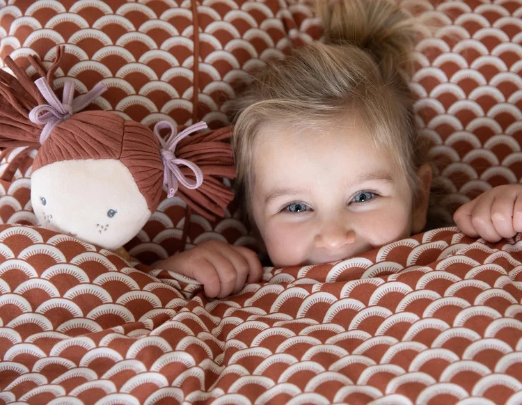 Lalka Sophia Little Dutch przy dziecku miękka przytulanka dla rocznego dziecka