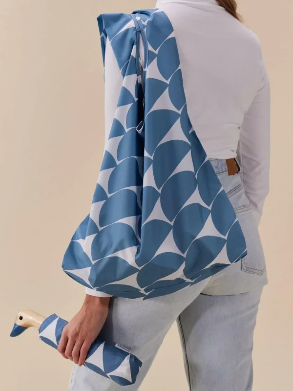 torba Original Duckhead Denim Moon RB010 na ramieniu podczas użytkowania