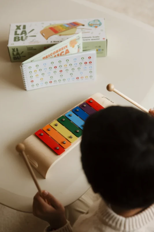 kolorowy ksylofon drewniany dla dzieci z książeczką muzyczną
