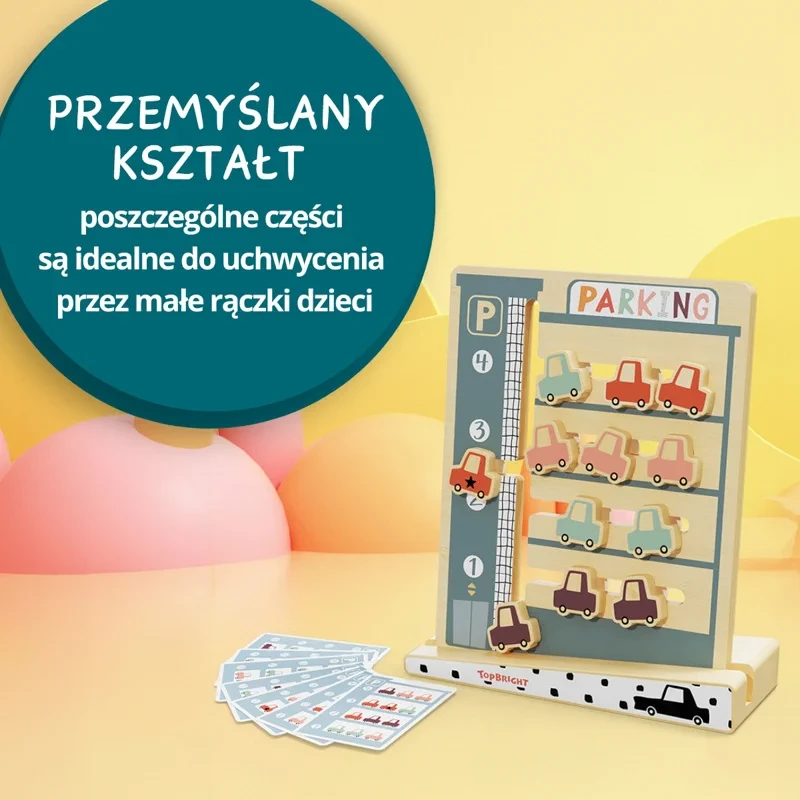 drewniany parking topbright z samochodami i kartami logicznymi