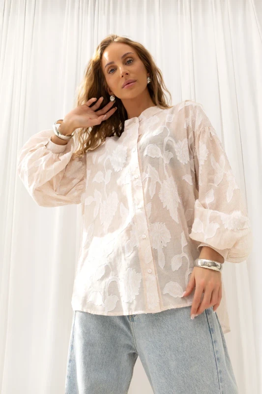 koszula damska oversize beżowa styl casual i elegancki