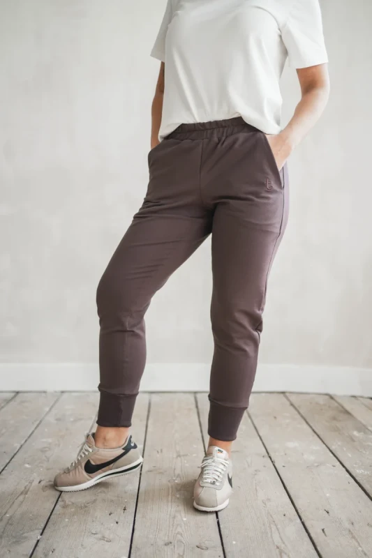 detal materiału spodnie tuss i t shirt premium