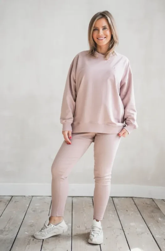 legginsy damskie prążkowane pudrowy róż TUSS stylizacja całość
