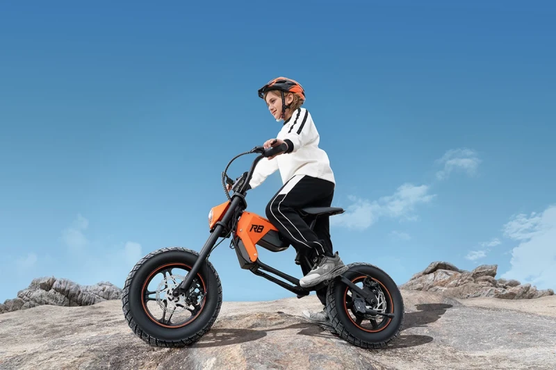 skok na motocyklu elektrycznym dla dzieci off road