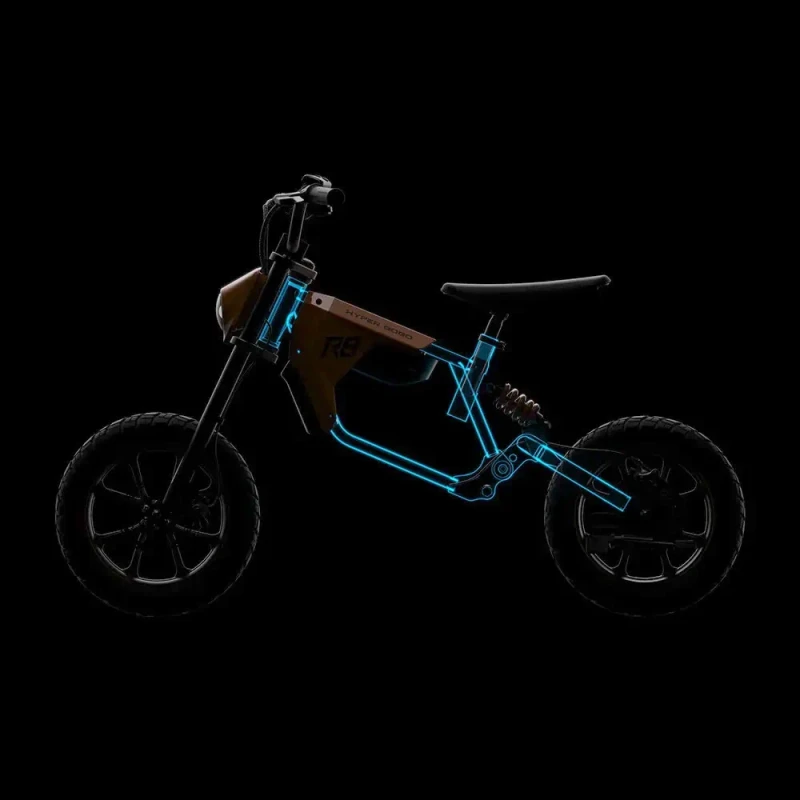dziecko z motocyklem elektrycznym terenowym