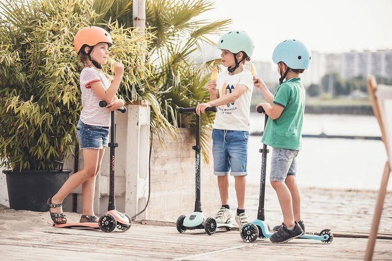 kask dziecięcy z moskitierą wentylacja
