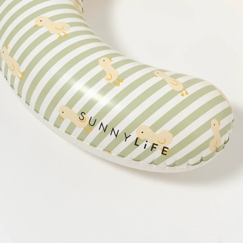 fotelik dmuchany SunnyLife detal wzór kaczki paski