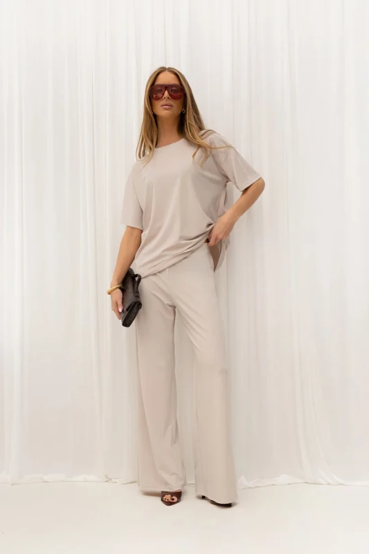 beżowy t-shirt damski oversize Bopoco przód styl minimalistyczny