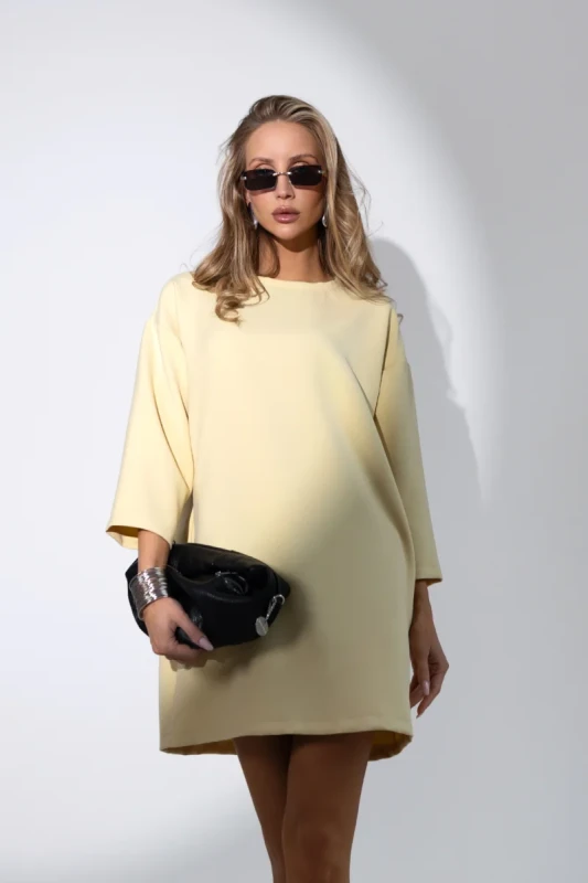 sukienka mini żółta luźna rękaw 3/4 Bopoco outfit casual