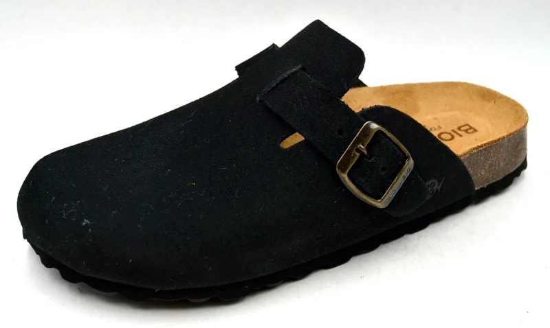 Bio Bio Casandra Suede Negro damskie czarne klapki skórzane z klamrą i korkową wkładką