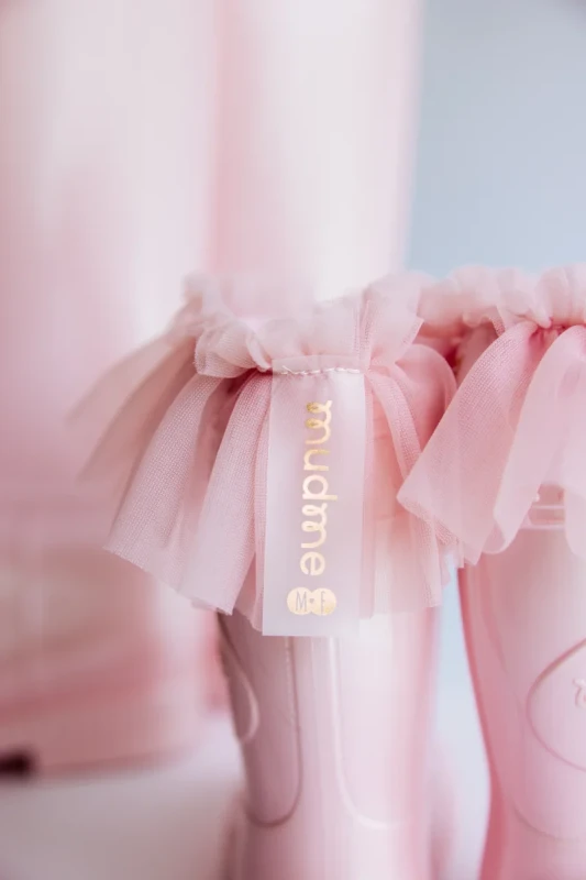 Dziewczynka w kaloszach z ocieplaczami MUDME Pink Pearl