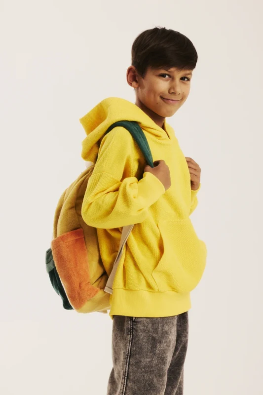 Żółta bluza dziecięca oversize MINIKID SUNNY HOODIE stylizacja bok