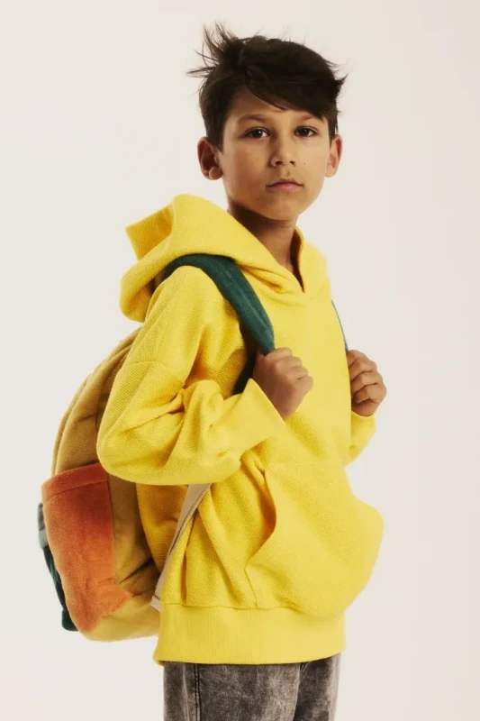 Tył bluzy dziecięcej żółtej MINIKID SUNNY HOODIE z plecakiem