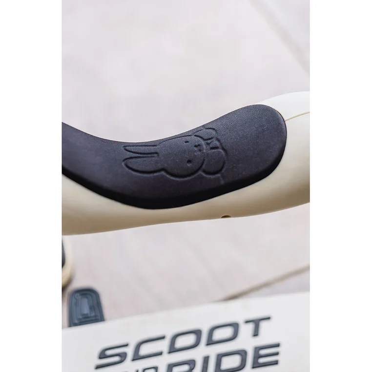 Detal siedziska Scootandride Highwaykick 1 Miffy Ash