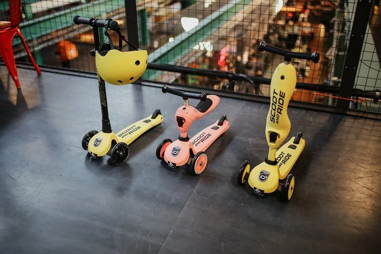 Hulajnogi i kaski Scootandride kolekcja Lemon