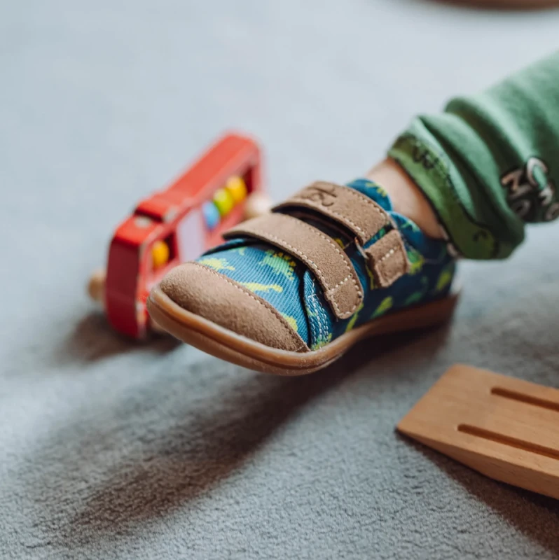 trampki chłopięce TITOT Navy Dino zbliżenie nosek