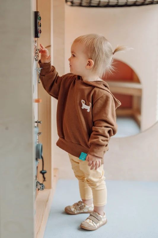 dziewczynka w butach TITOT Beige Daisy