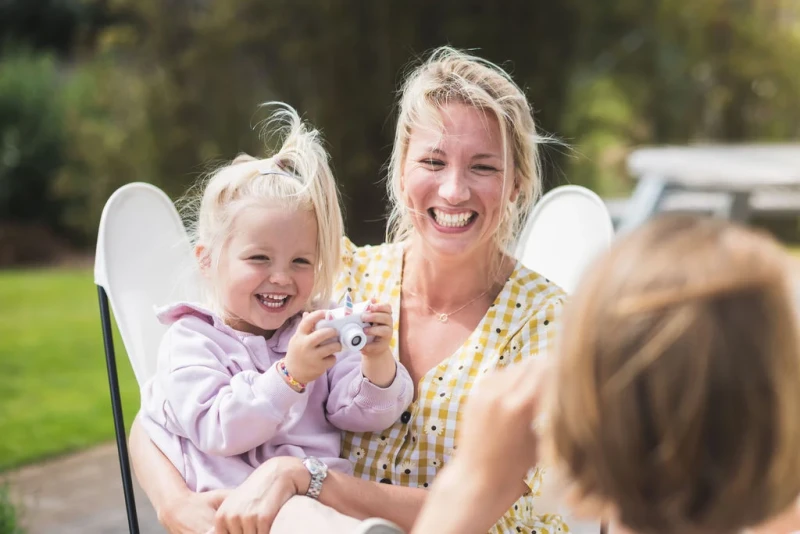 dziecko robiące zdjęcia aparatem The Zoofamily Unicorn