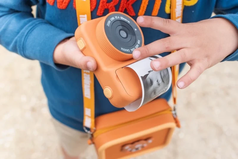 aparat instant dla dzieci Zoo Print Bear w użyciu