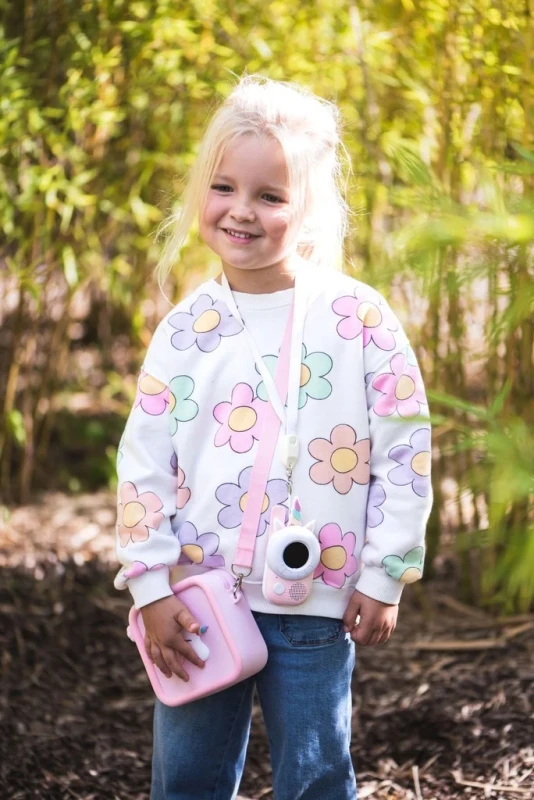 dziewczynka z torbą na aparat dla dzieci The Zoofamily Unicorn