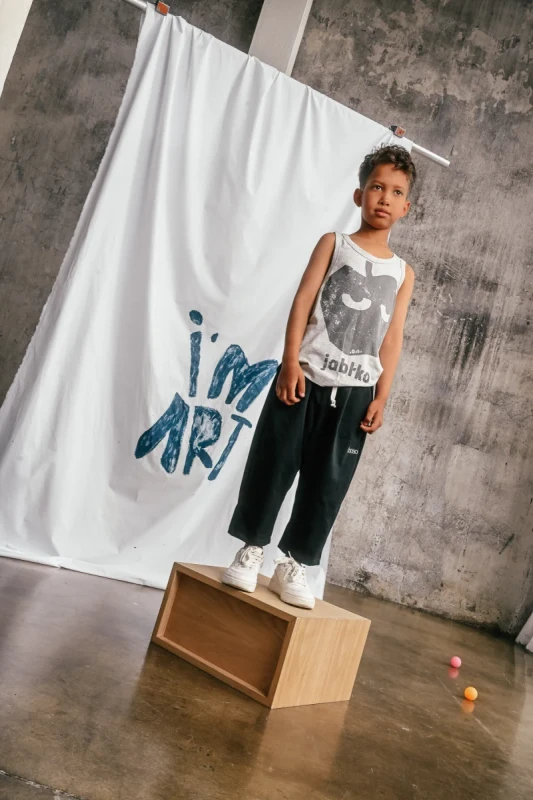Designerski top dziecięcy z printem jabłka