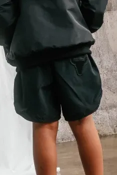 Czarne szorty premium dla dzieci booso