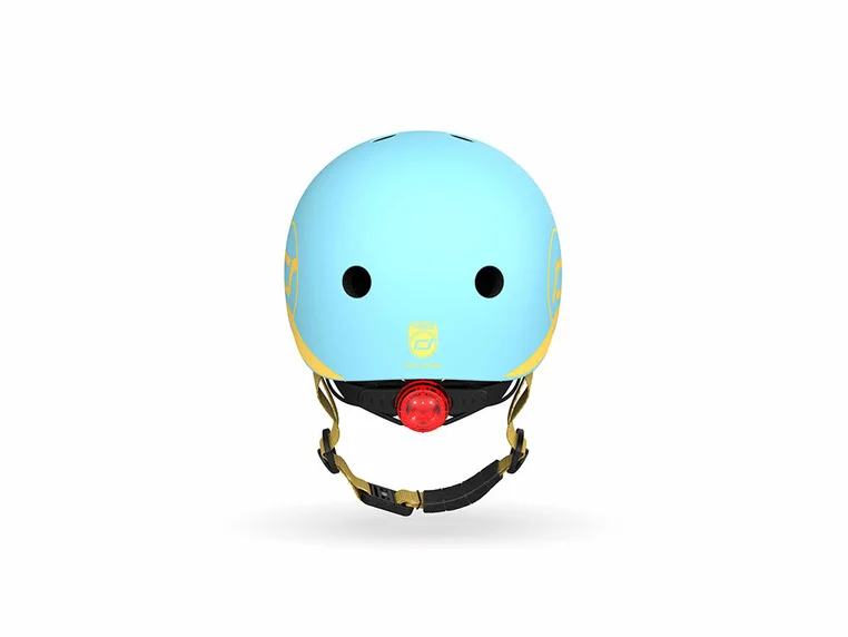 Dziecko w kasku Scoot Ride Blueberry na hulajnodze Highwaykick
