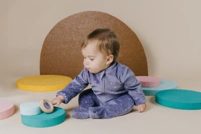 Sensoryczna grzechotka drewniana Petit Boum Calm Turquoise