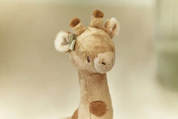 Little-Dutch-Przytulanka-Zyrafa-Safari-Friends-polkabubu-11.webp
