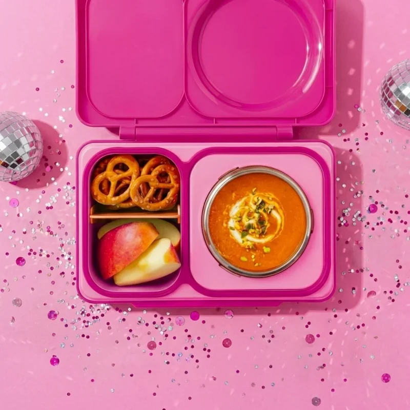 Różowy lunchbox z termosem na gorący obiad do szkoły