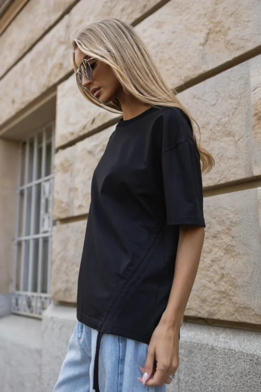 Czarny t shirt damski oversize Bopoco profil