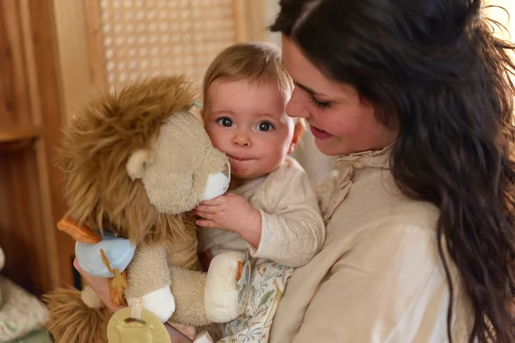 Miękka zabawka sensoryczna Lew Little Dutch dla niemowląt