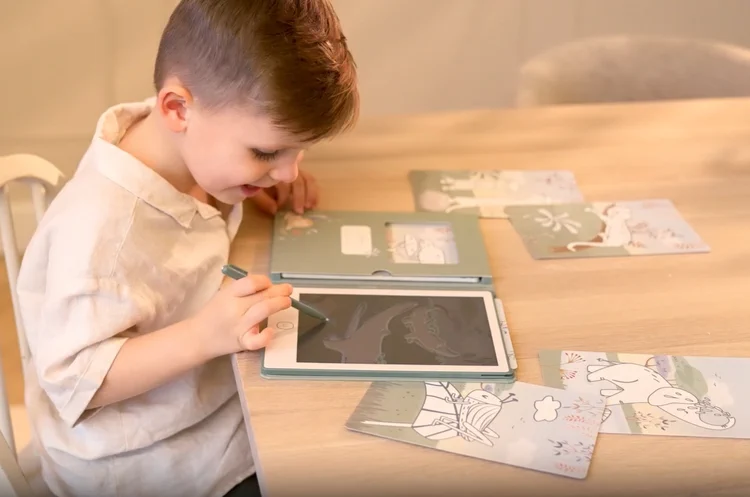 Dziecko rysuje na tablecie LCD Safari Friends Little Dutch