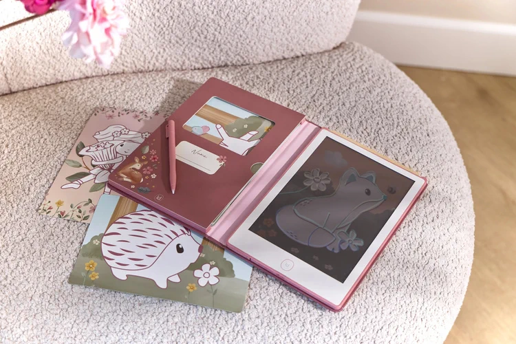 Little-Dutch-Tablet-do-rysowania-rozowy-polkabubu-8.webp