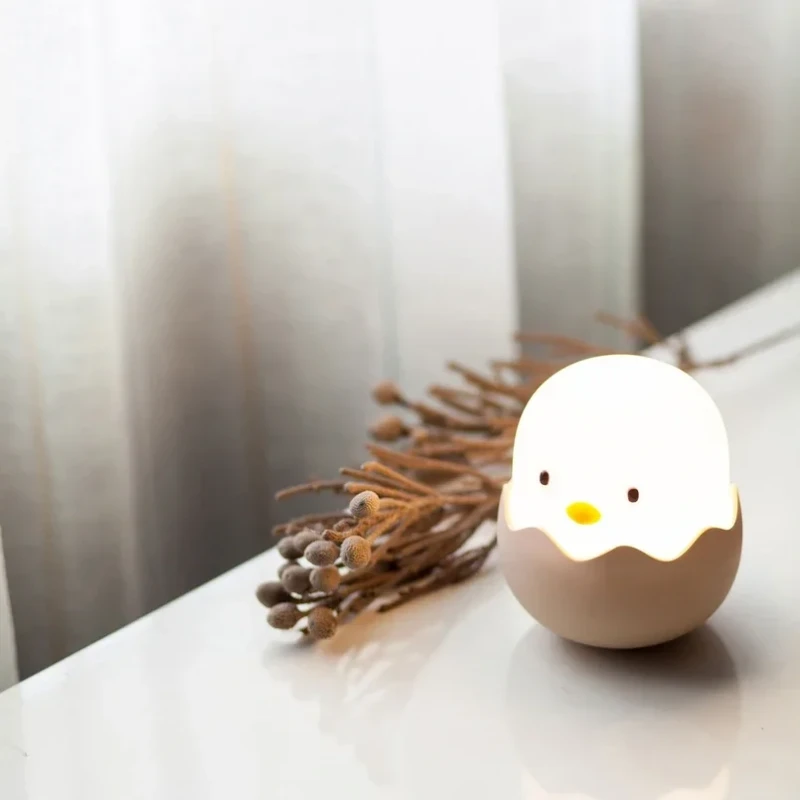 EGGY-EGG-LED-PISKLAK-dziecieca-lampka-nocna-Ciepla-biel-RGB-ze-sciemniaczem-polkabubu-16.webp