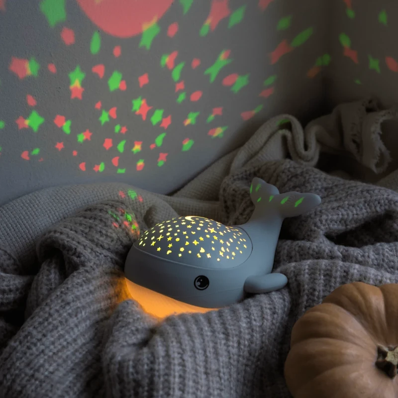 Projektor gwiazd dla dzieci Willy Whale Eggy & Friends wyświetlający gwiezdne niebo