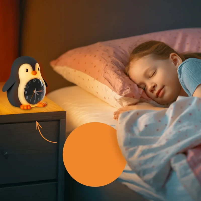 Lampka nocna Pingwin dla dziecka przy łóżku z ciepłym światłem LED