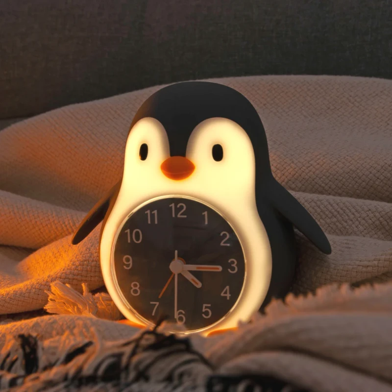 POPPY-PENGUIN-LED-PINGWIN-lampka-z-zegarem-ramka-na-zdjecie-ciepla-biel-ze-sciemniaczem-i-budzikiem-polkabubu-13.webp