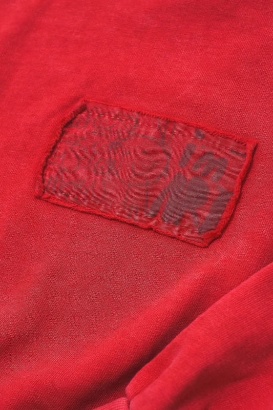 Detal aplikacji na bluzie BOOSO SIMPLE SWEATSHIRT Red