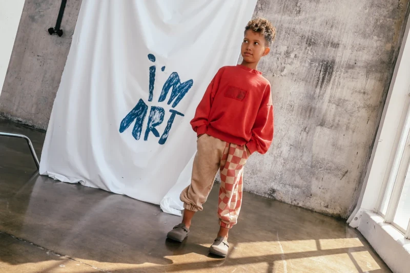 Dziecko w bluzie BOOSO SIMPLE SWEATSHIRT Red