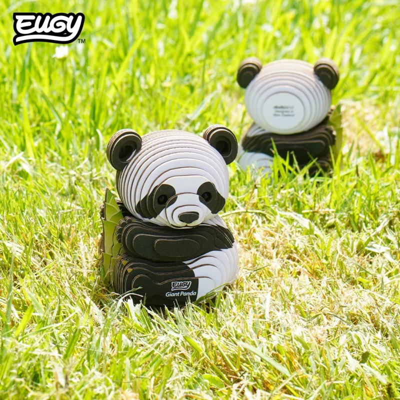 Wielka Panda Eugy na tle bambusowego lasu