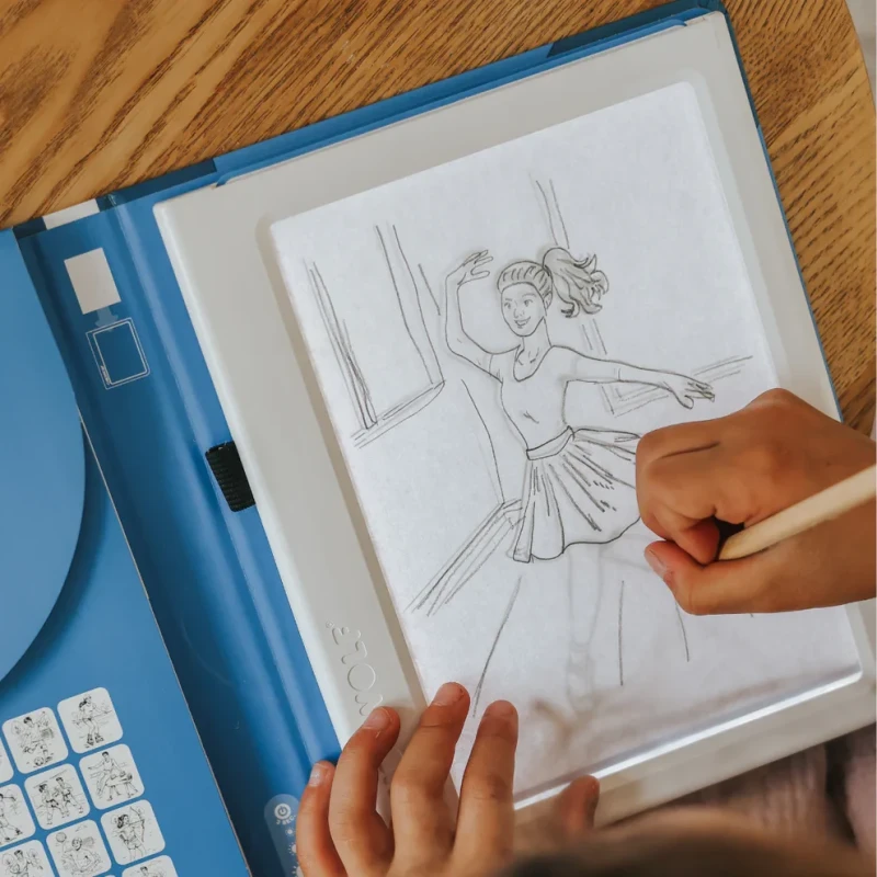 Odrysowywanie baletnicy na podświetlanym tablecie KIDYDRAW PAD Sports