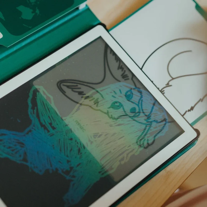 Odrysowywanie zwierząt na tablecie KIDYDRAW MINI